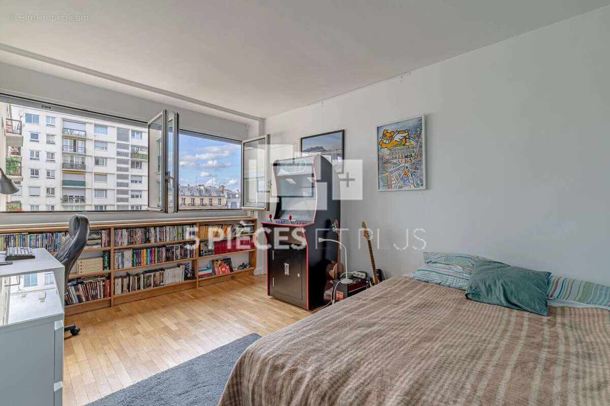 Appartement à PARIS-17E