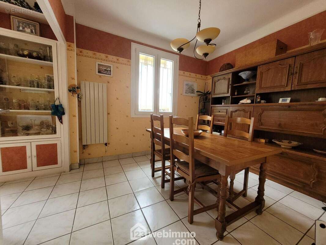 Salle-à-manger orientée à l'Ouest