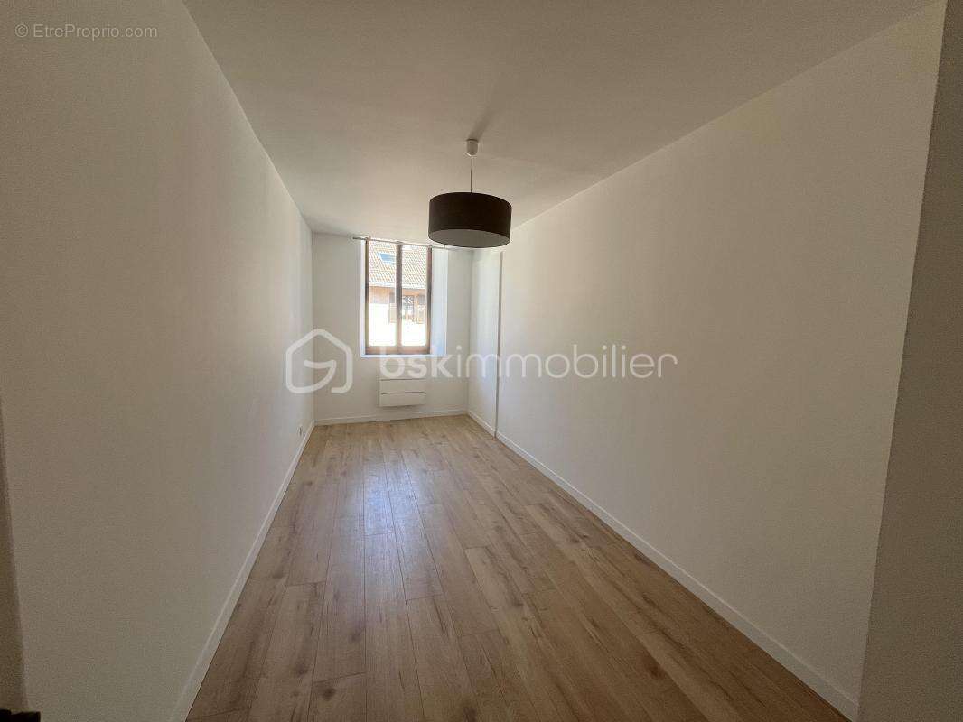 Appartement T2  de 55 m² avec grand balcon et cave - photo 6