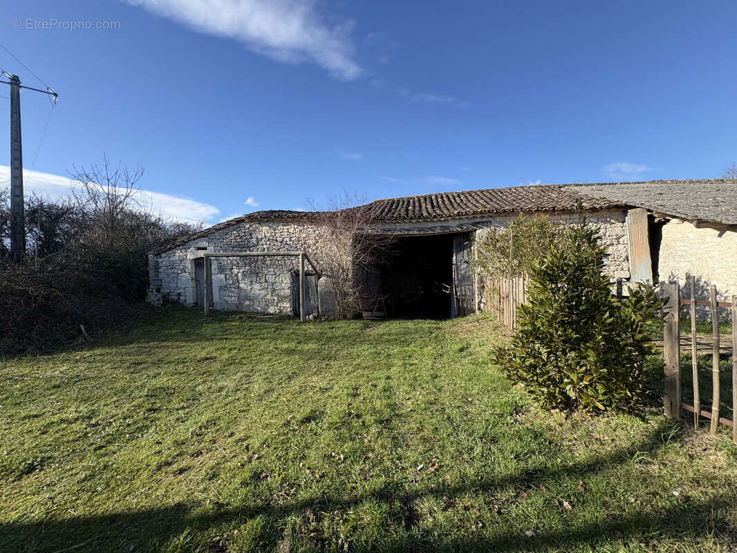 Maison à MONTAIGU-DE-QUERCY