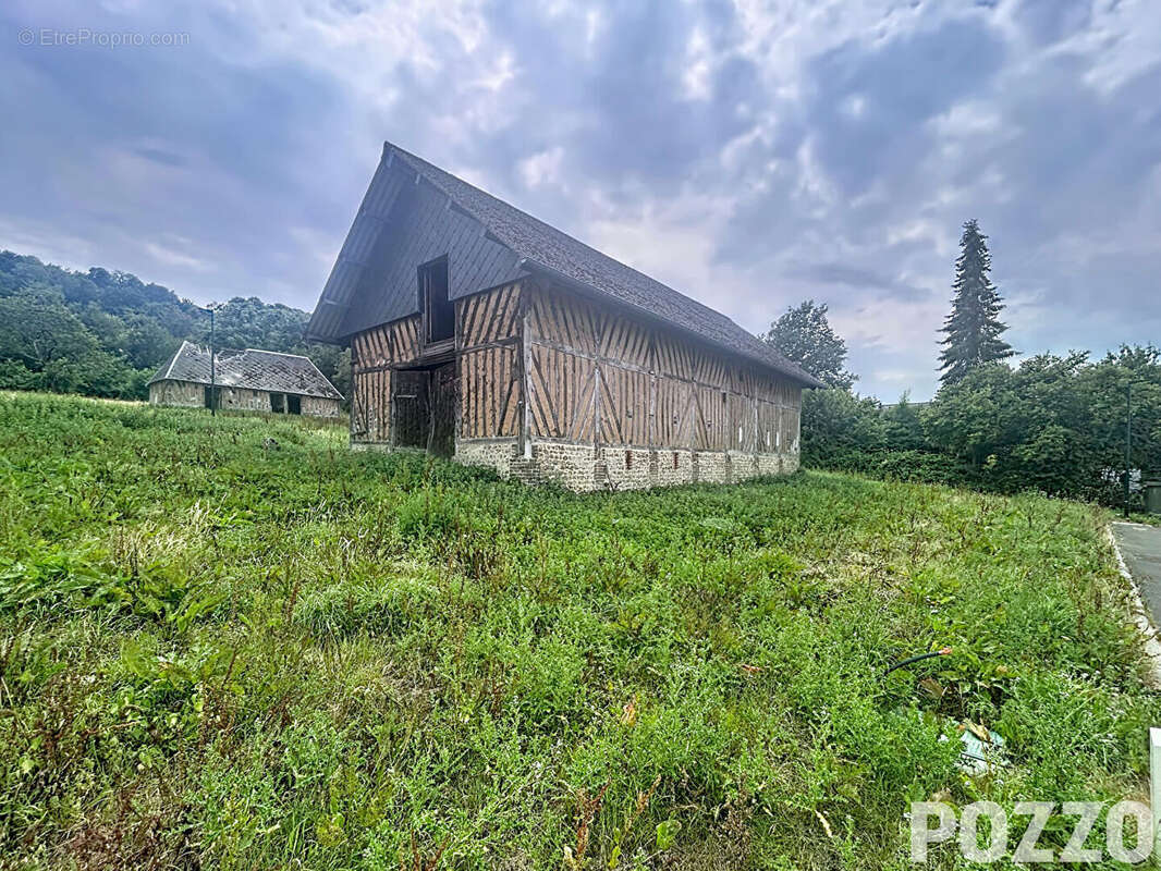 Corps de ferme à rénover sur 1 033 m² de terrain - photo 2