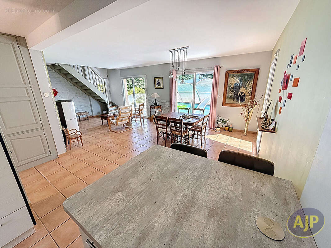 Maison à JOUE-SUR-ERDRE