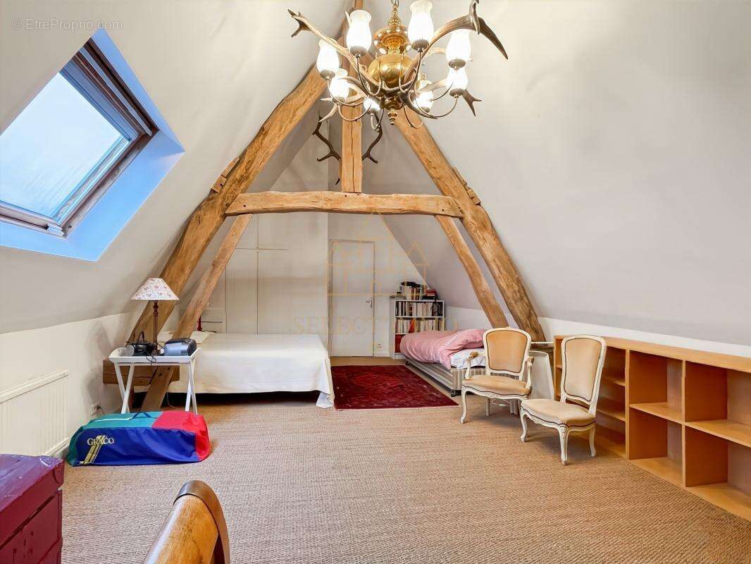 Propriété d'exception de 237m² dans un cadre d'exception et 400m² de dépendances - photo 18