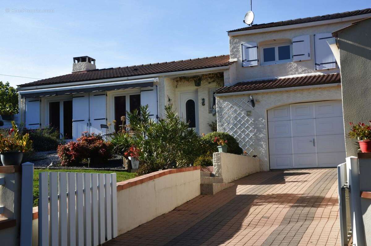 Maison à SAINT-GEORGES-DE-POINTINDOUX