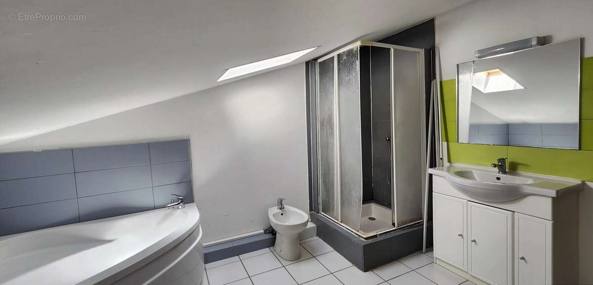 Grande maison divisée en 2 appartements - photo 9