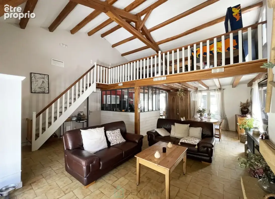 Maison de 187 m² sur un terrain arbore de 1 847 m² avec piscine - photo 6
