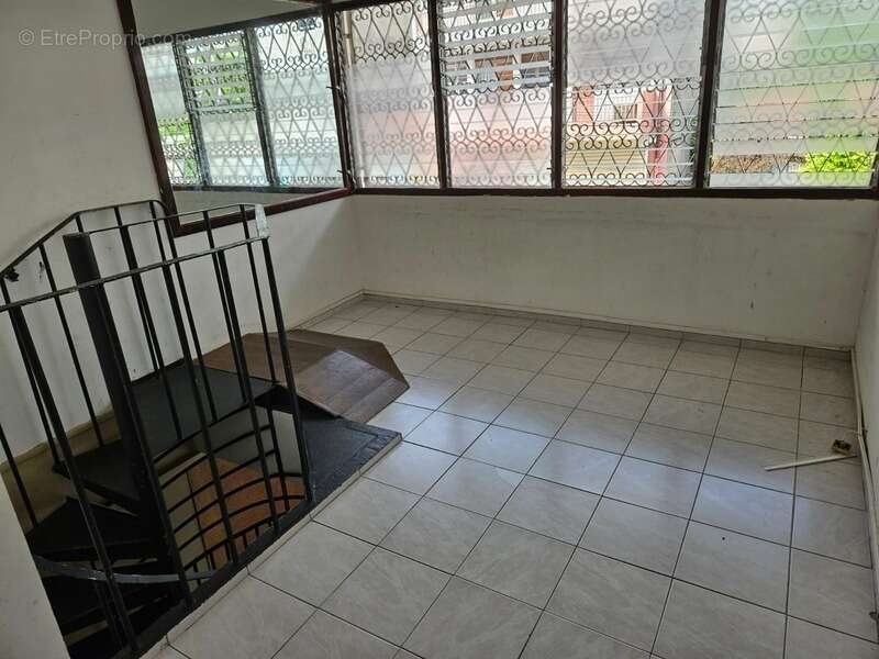 Commerce à LES ABYMES