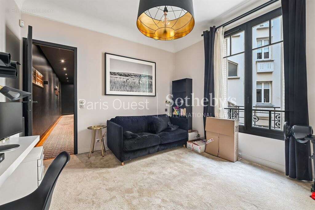 Appartement à NEUILLY-SUR-SEINE