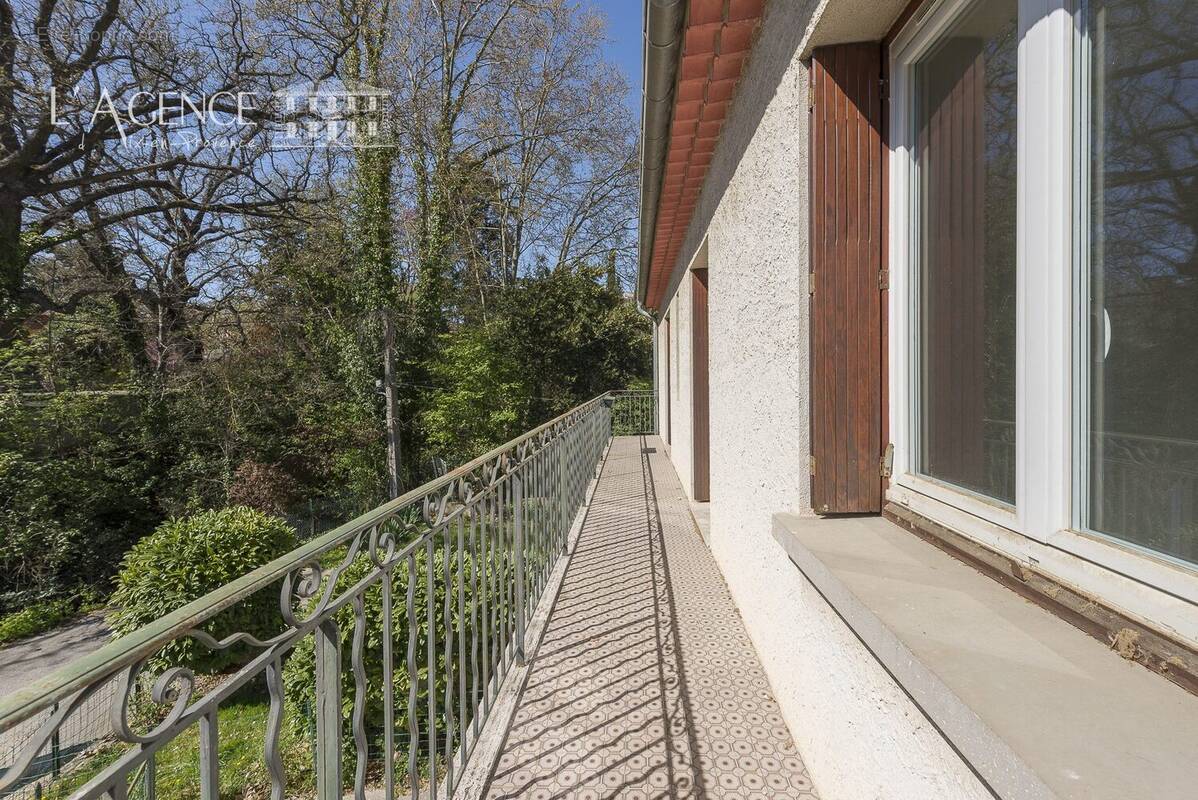 Maison 206 m² à Aix-En-Provence  - photo 2
