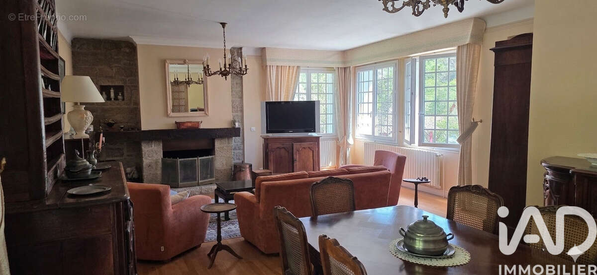 Maison 216 m² à Laval-De-Cere  - photo 8