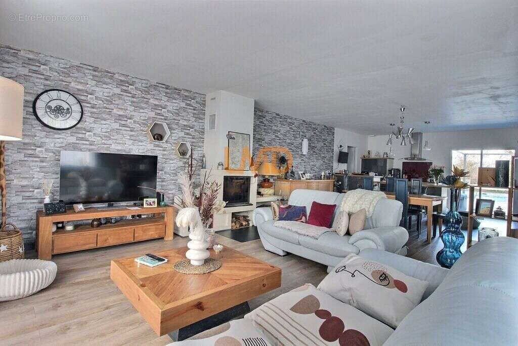 Maison à GEAY