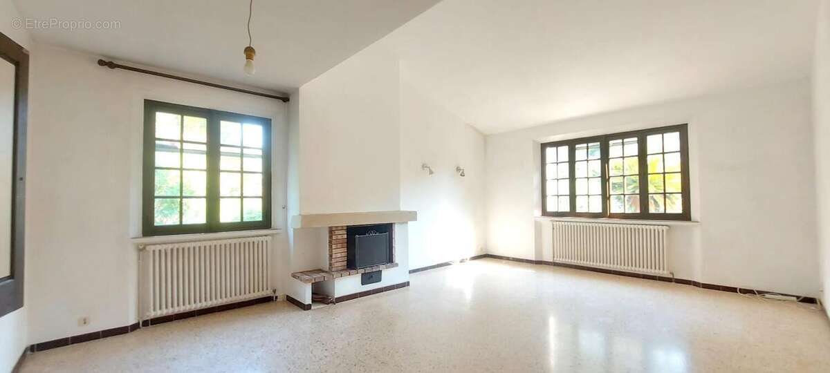 Villa 4 pieces dependances a renover valescure frejus - photo 9
