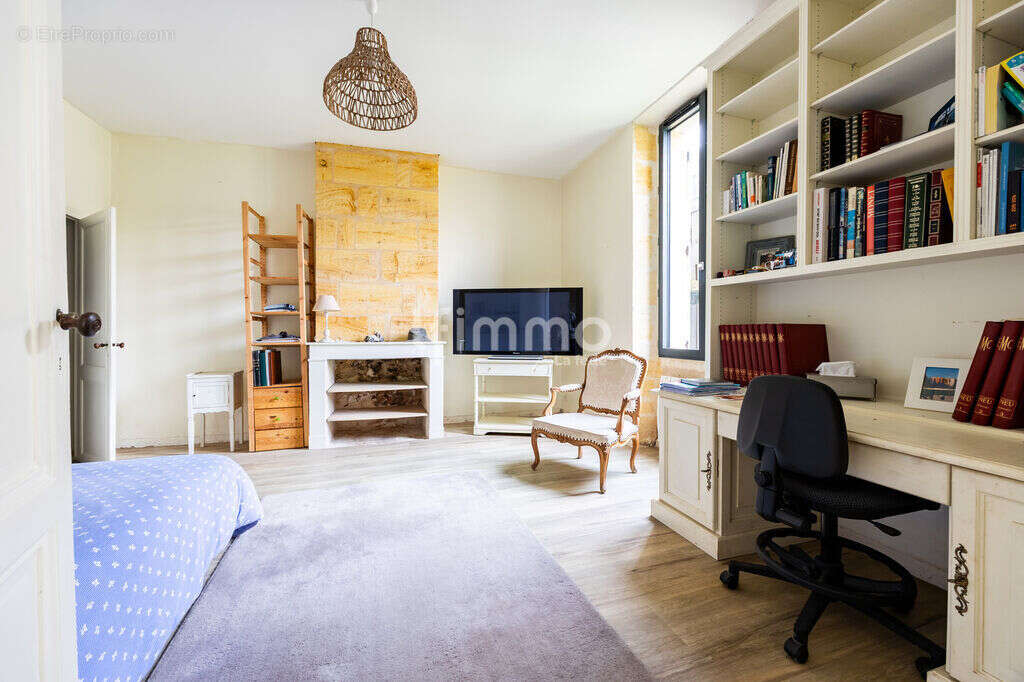 Maison de ville - 150 m2 - Transports et commerces à pied - photo 6