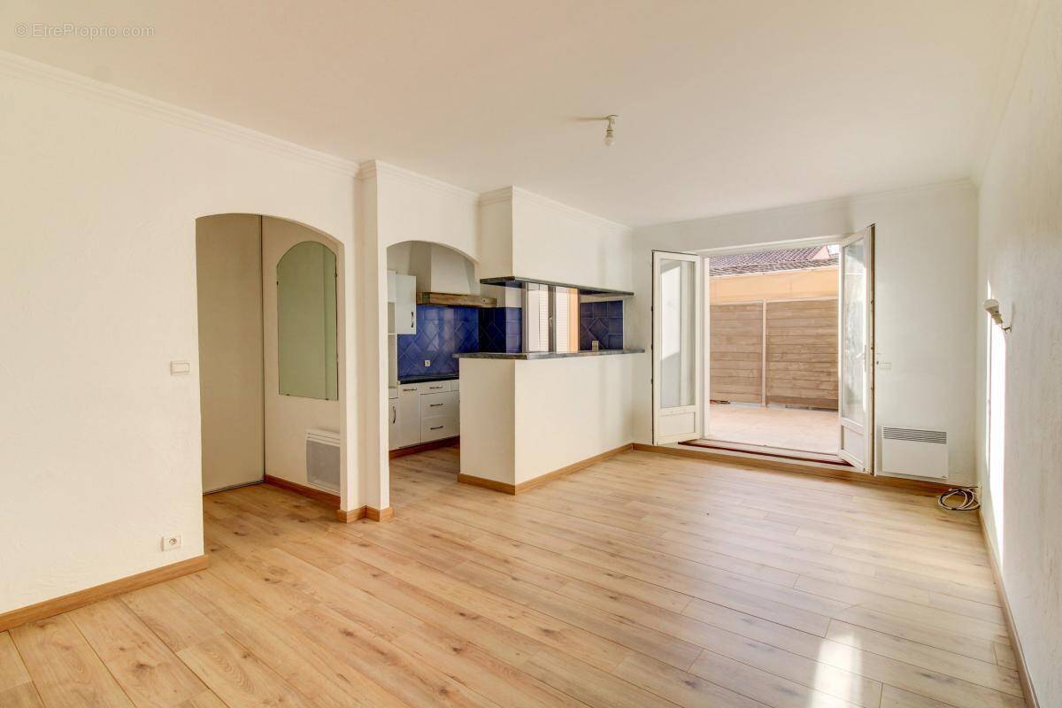 Appartement à SAINT-MARTIN-DU-VAR