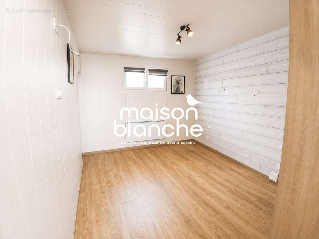 Maison 201 m² à Airvault  - photo 8