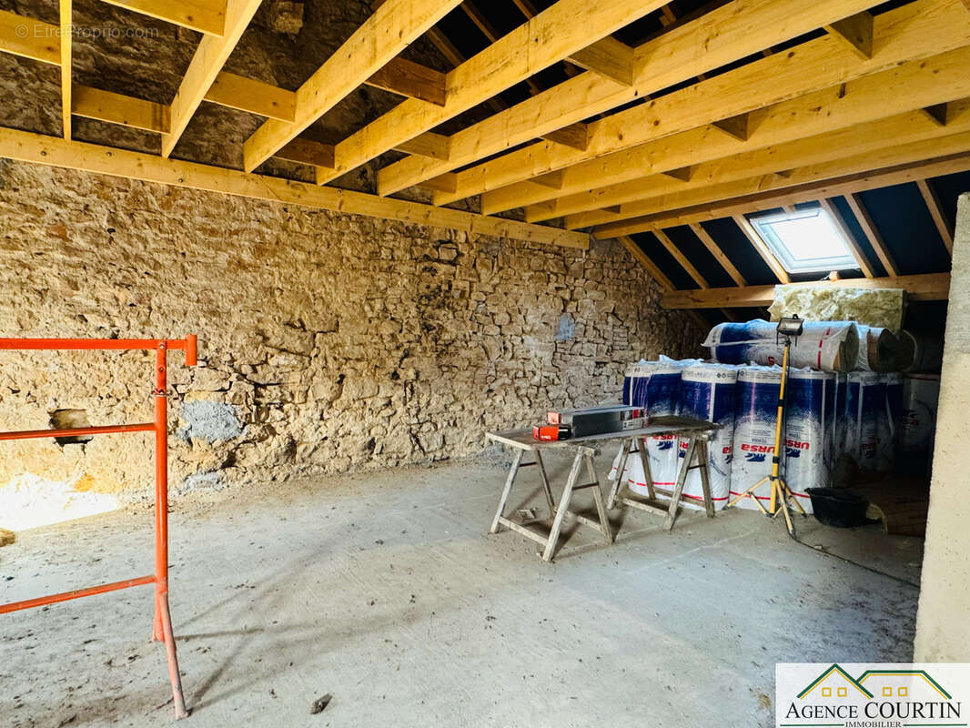 Maison à RUFFEY-SUR-SEILLE