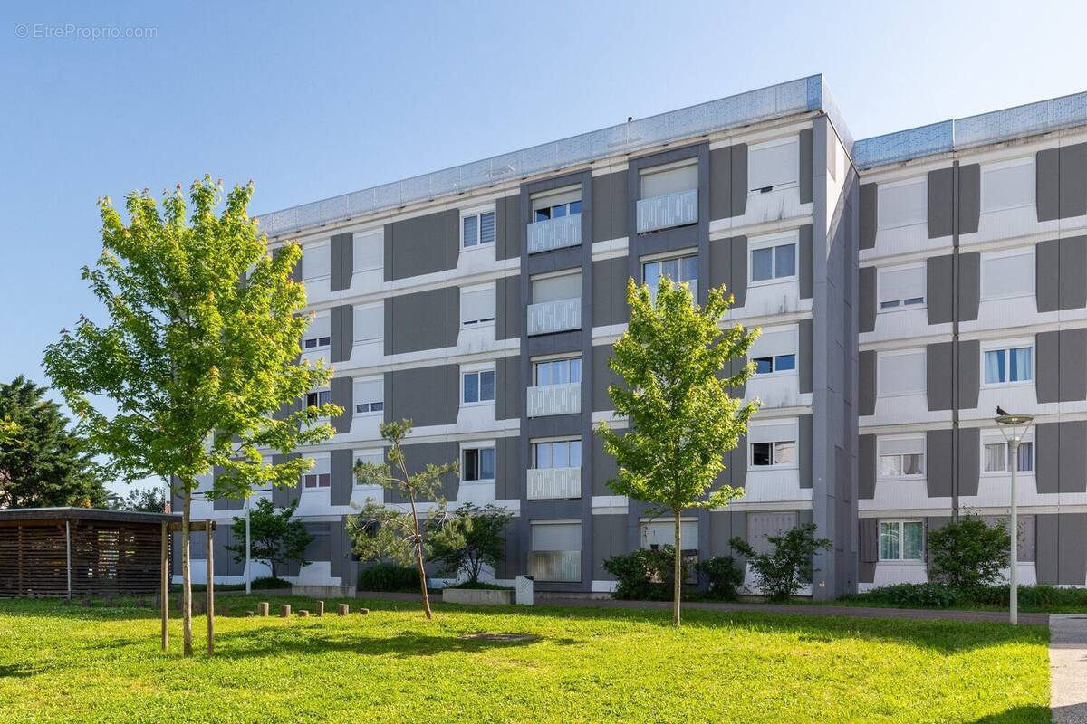 Appartement à DECINES-CHARPIEU