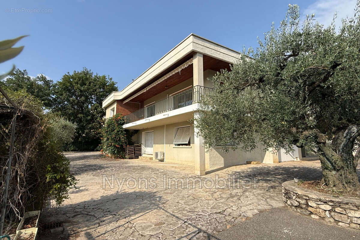 Maison 130 m² à Nyons  - photo 2