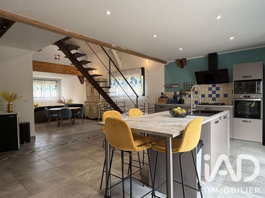 Maison 123 m² à Villefranche-De-Panat  - photo 3
