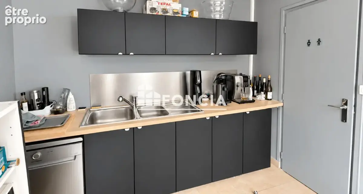 Local commercial - Montchat - photo 7