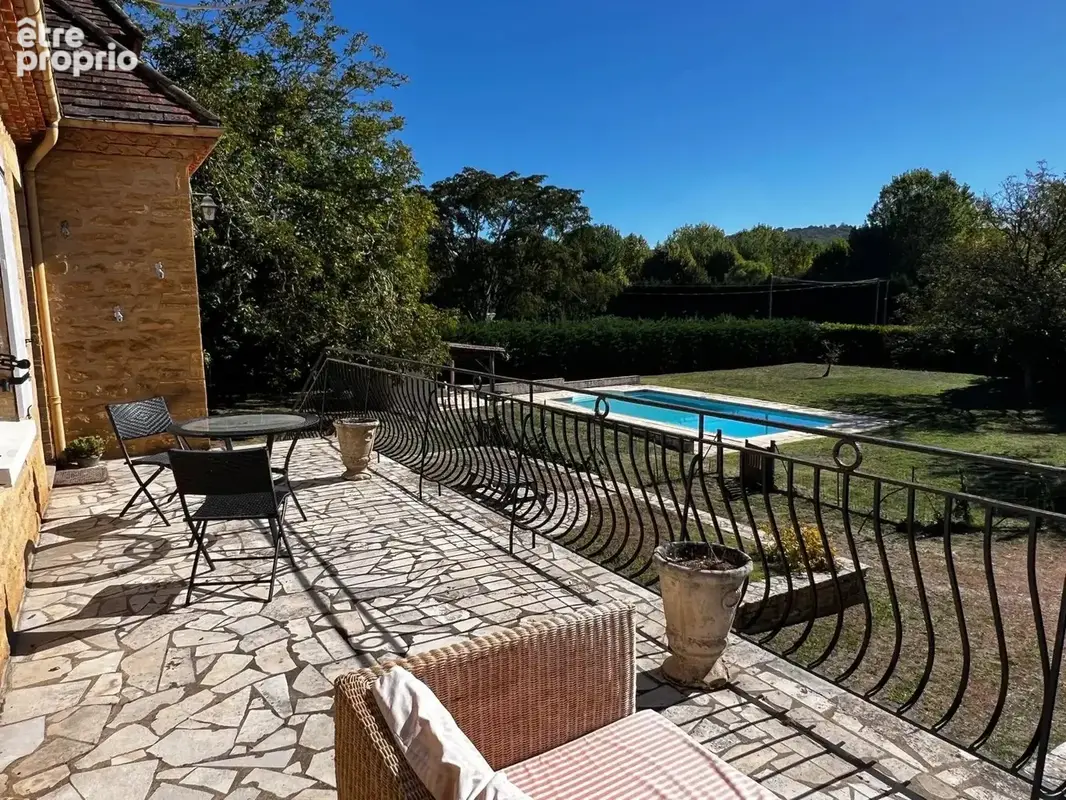 Belle propriété de 5 chambres avec piscine, jardin clos et arboré, à proximité de la Roque Gageac - photo 12