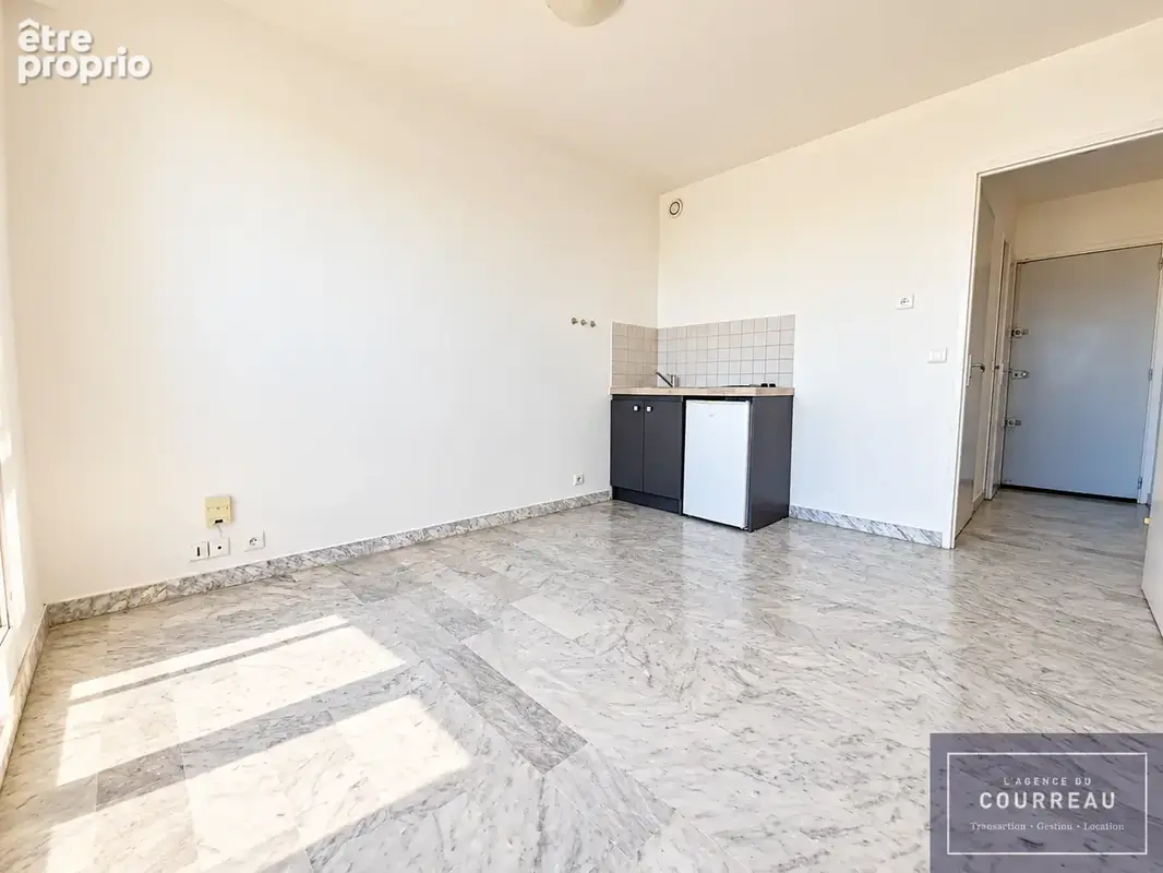 MONTPELLIER - ANTIGONE- Dernier étage, vue panoramique exceptionnelle pour ce studio de 17 m2 - photo 2