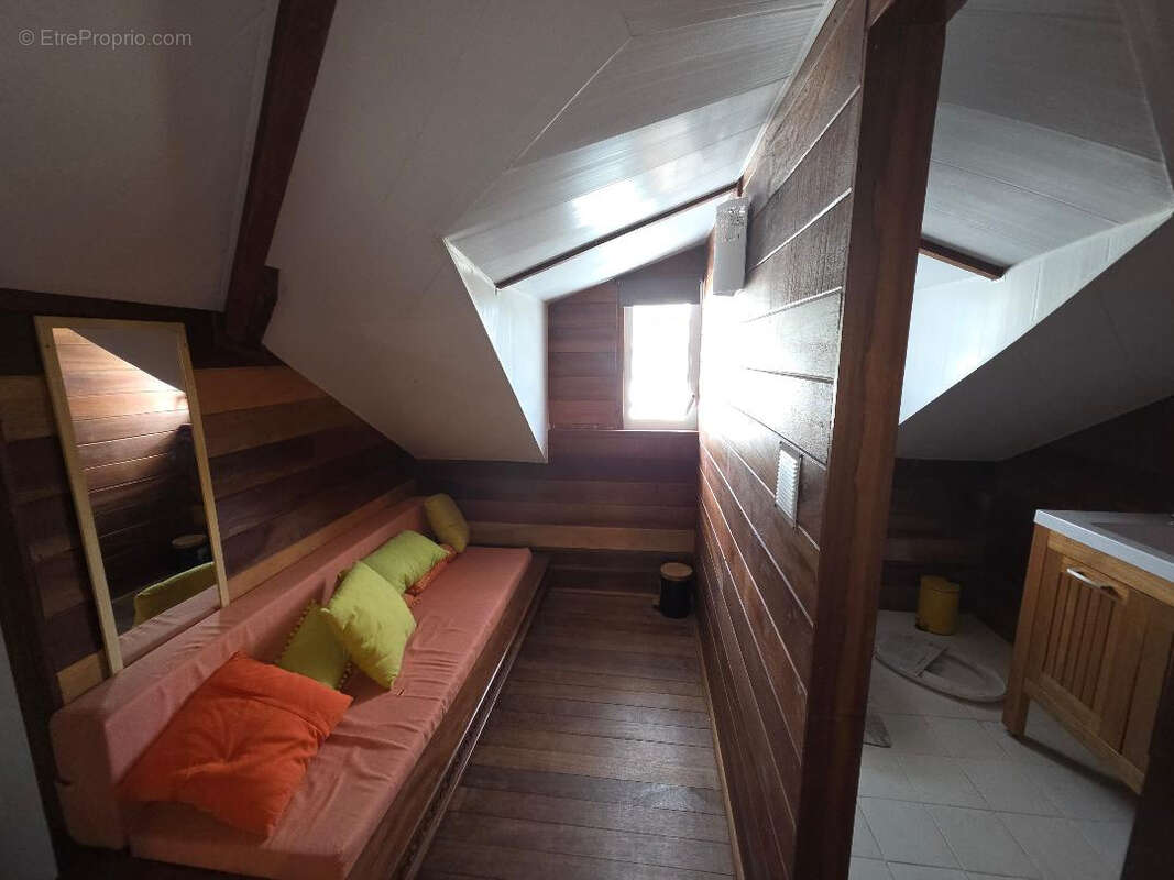 Maison à REMIRE-MONTJOLY