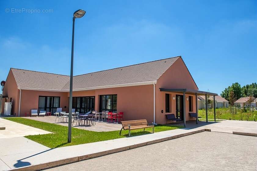 Senioriales PRINGY Bel Appartement T2 45,63m2 + terrasse de 5,07m2 avec parking Disponible immédiatement - photo 2