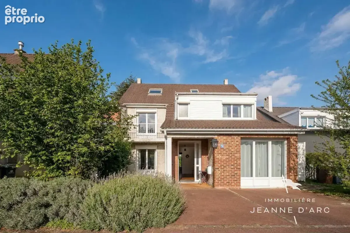 Les Loges-en-Josas – Maison familiale de 190 m², 5 chambres et jardin - photo 2