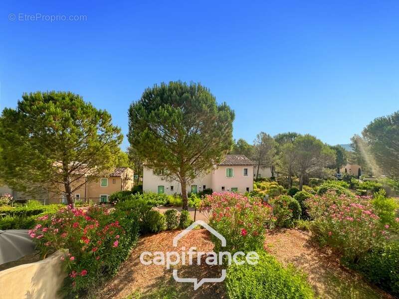 DOMAINE DE PONT ROYAL – Bastidon climatisé de 44 m², ravalé et parfaitement entretenu, avec jardin, 2 chambres et place de parki - photo 4