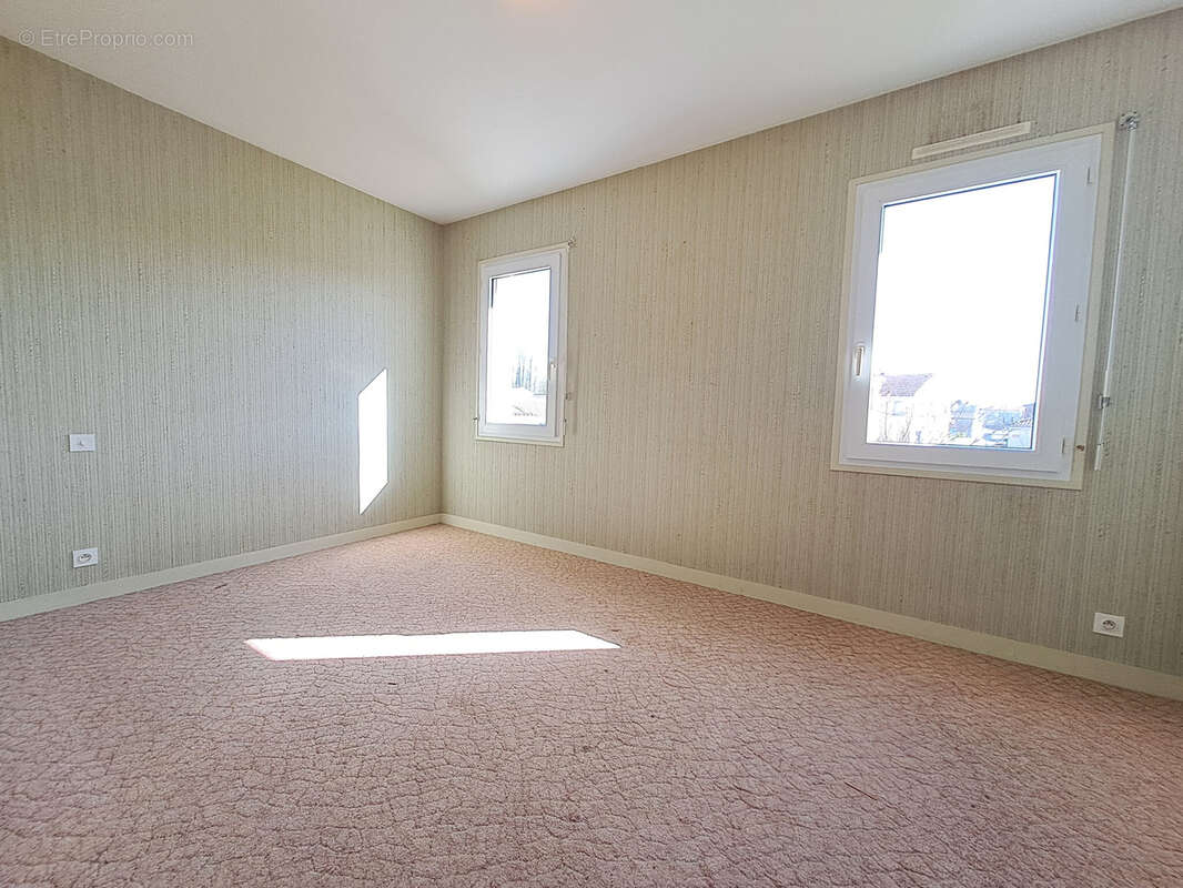 Centre Saint-Pierre-la-Noue - Villa 4 chambres + bureau sur 1 206m2 de terrain - photo 13