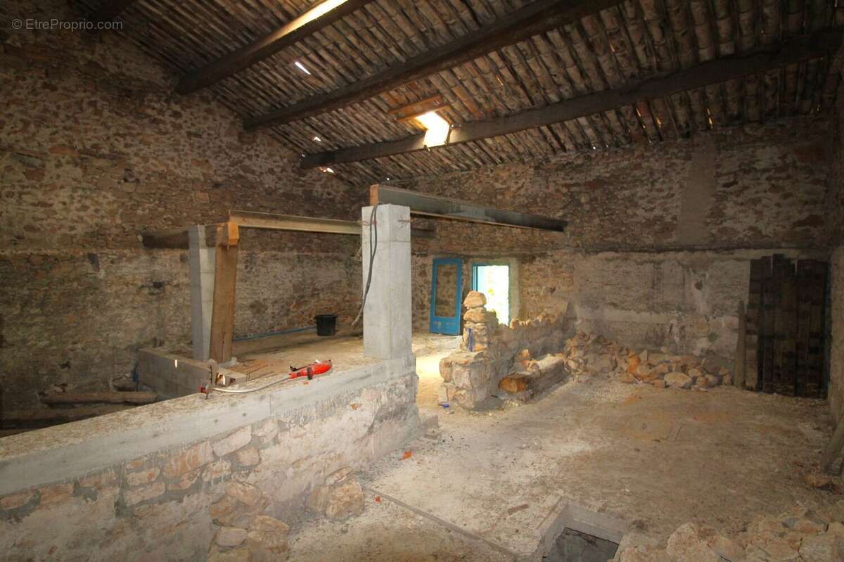 Remise offrant un potentiel exceptionnel de transformation à Gabian I jusqu'à 650 m² habitables possibles I jardin I 140 000  - photo 7