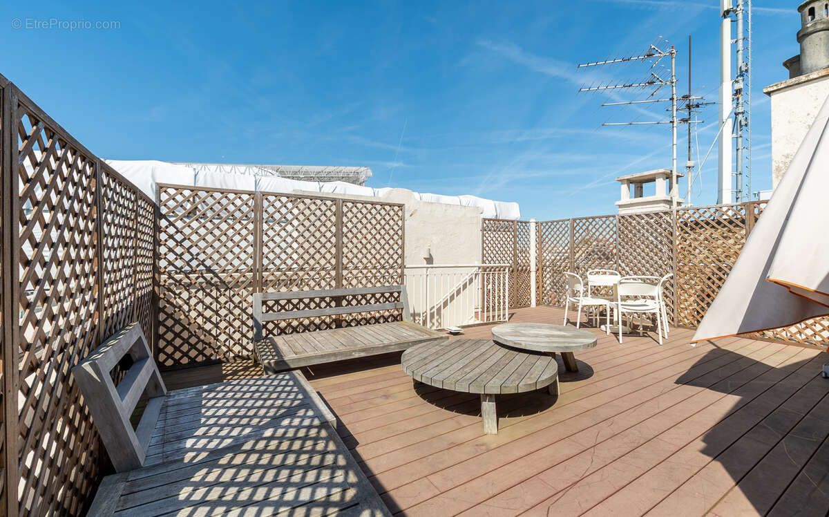 Appartement à PARIS-8E