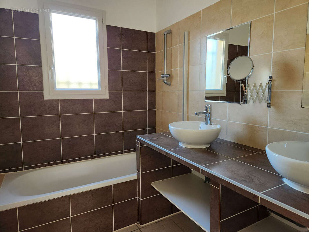 Maison à MERINDOL-LES-OLIVIERS