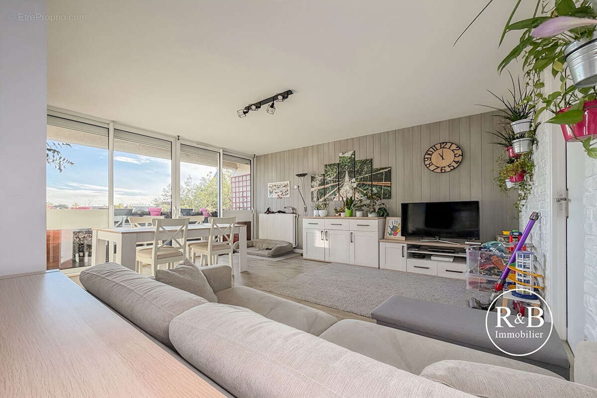 Appartement à LES CLAYES-SOUS-BOIS