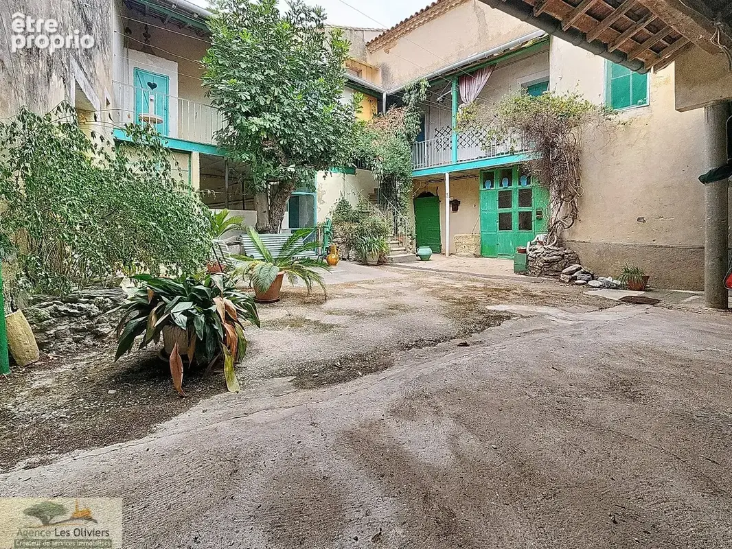 Bâtisse et dépendances - photo 2