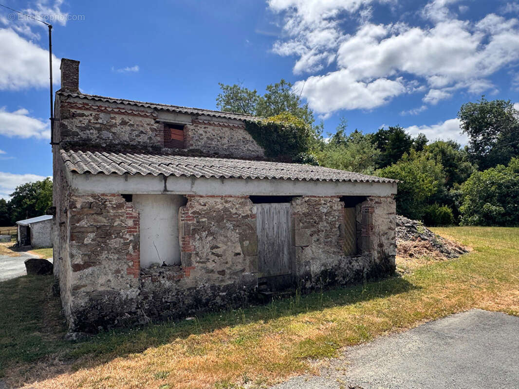 Maison à BEAULIEU-SOUS-LA-ROCHE