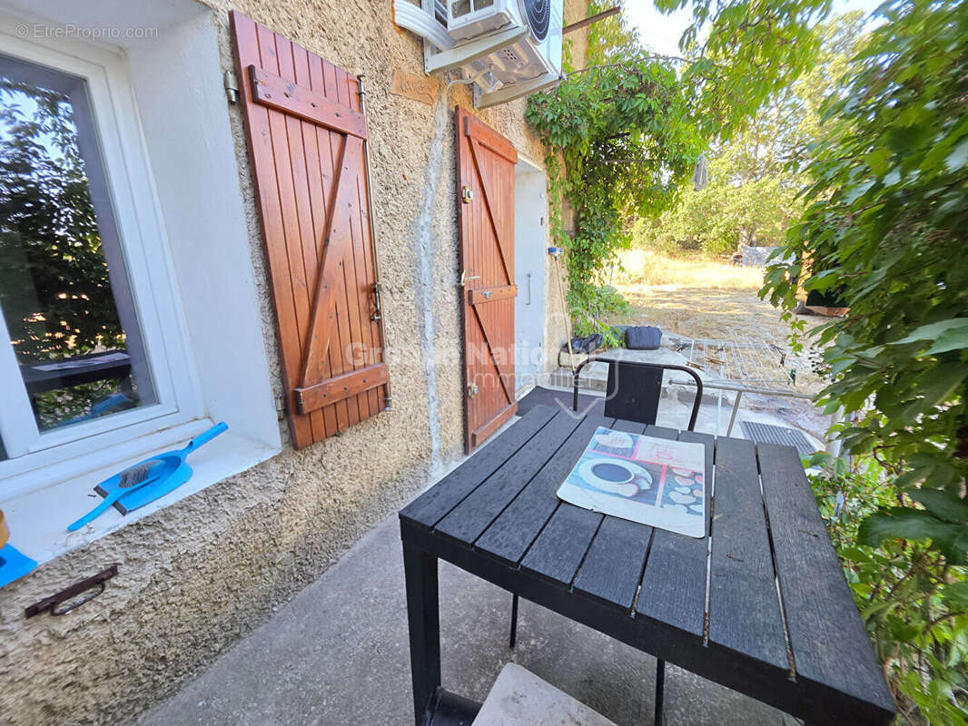 Bas de villa en campagne à Saint-Julien-le-Montagnier (83560) - photo 4