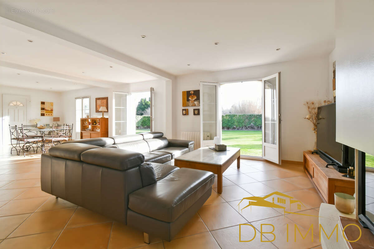 Maison à SAINT-LAURENT-DES-ARBRES