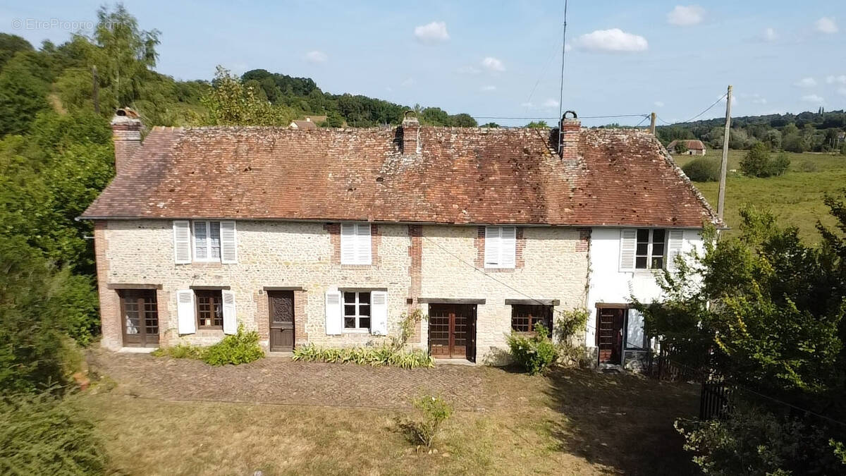 Maison à SAINT-MARTIN-DE-MAILLOC