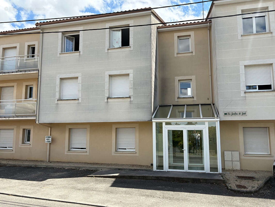 Buxerolles - bel appartement  2 pièce(s) 54 m2 - jardinet - parking privatif. - photo 12