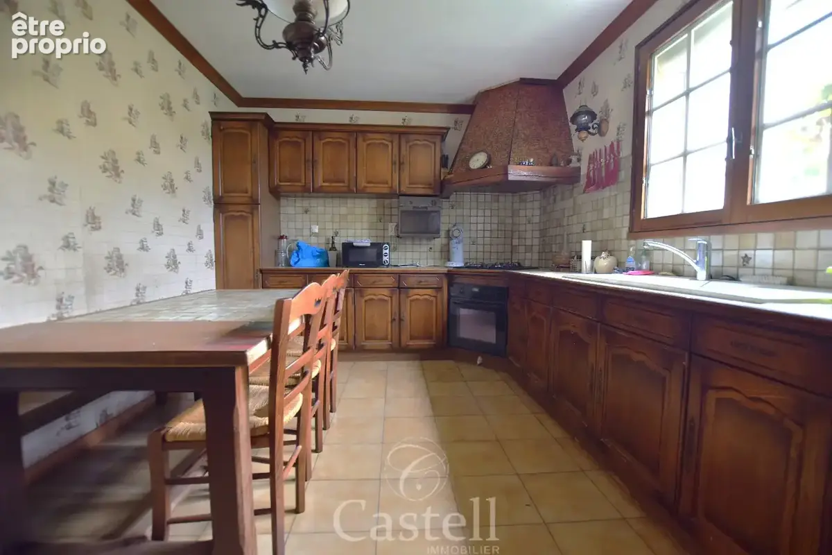 *** Villa familliale de type 5, avec grand sous-sol et piscine...*** - photo 7