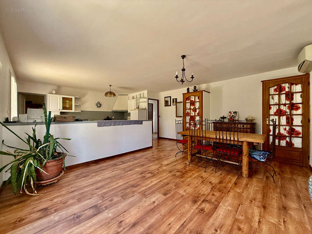 Maison à SAINT-VICTOR-LA-COSTE