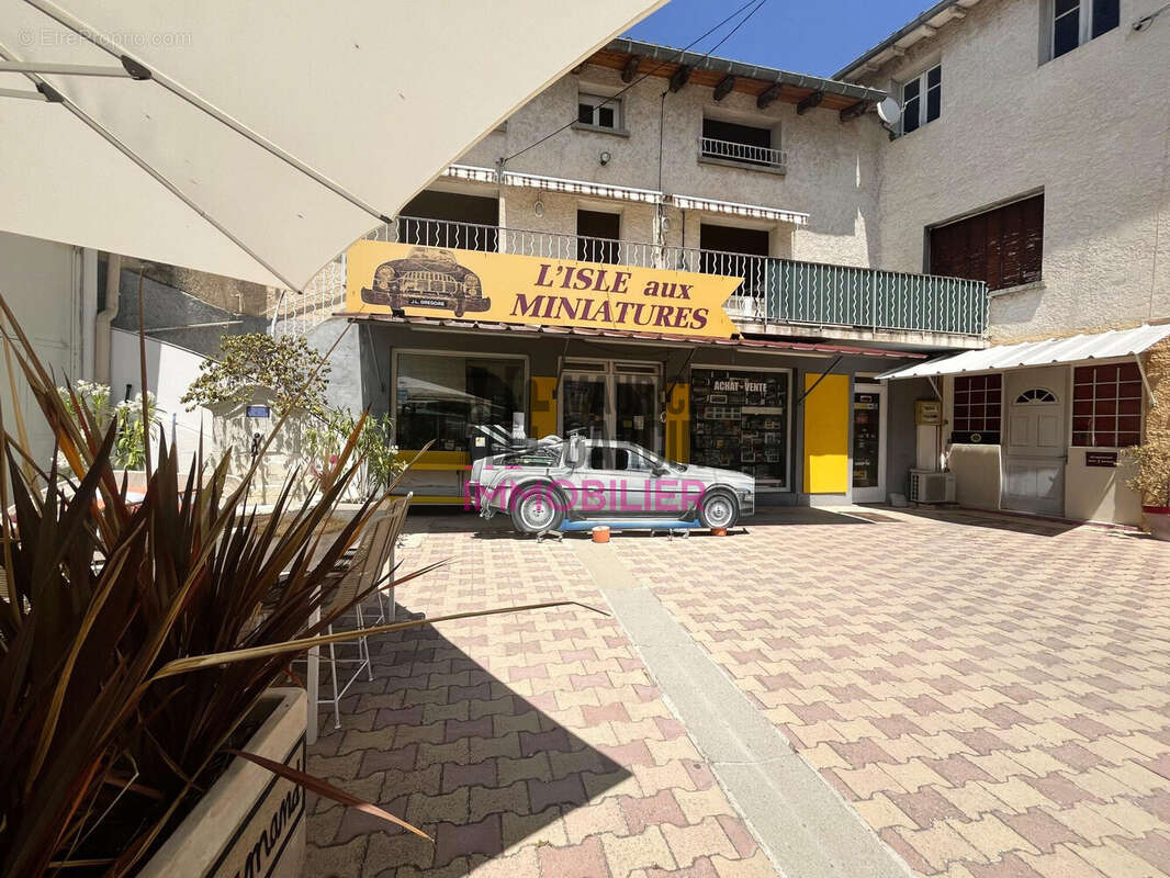 Commerce à L&#039;ISLE-SUR-LA-SORGUE