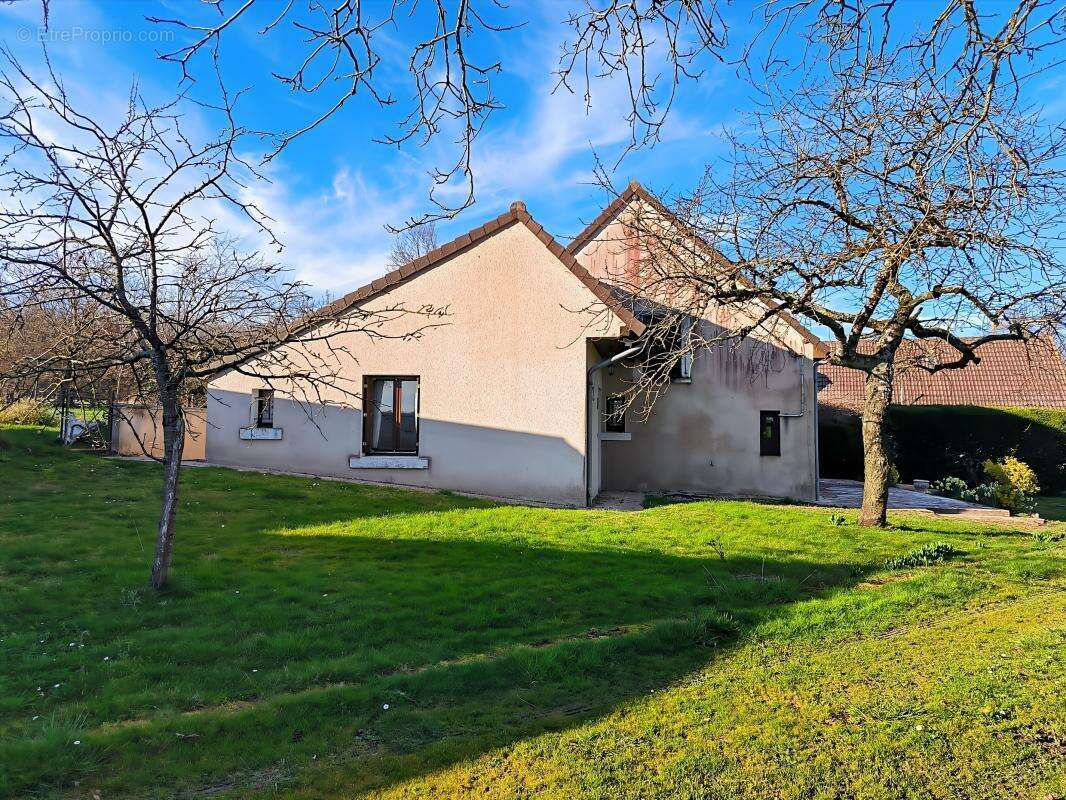A SAISIR : ancien corps de ferme avec fort potentiel ! - photo 3