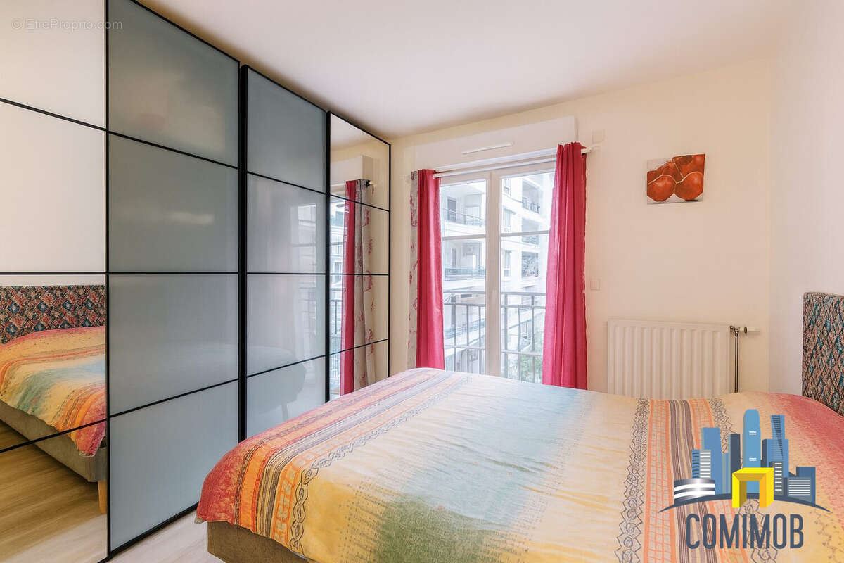 Appartement à COURBEVOIE