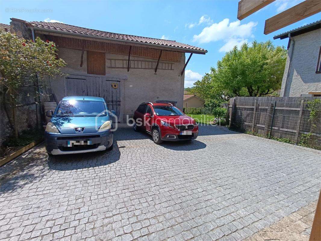 Maison à CHARNECLES