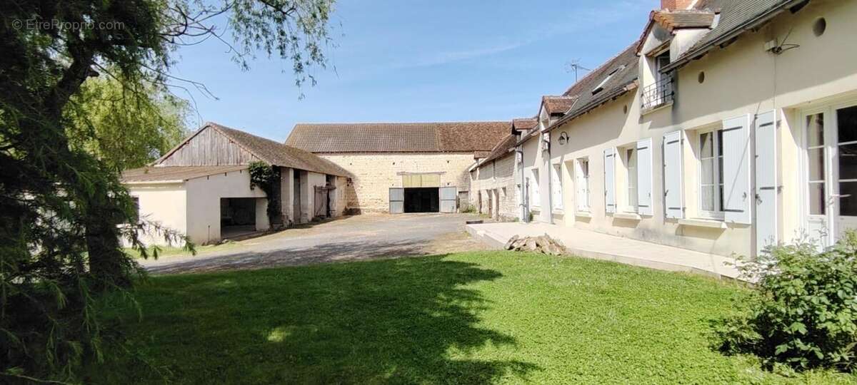 Maison à DANGE-SAINT-ROMAIN
