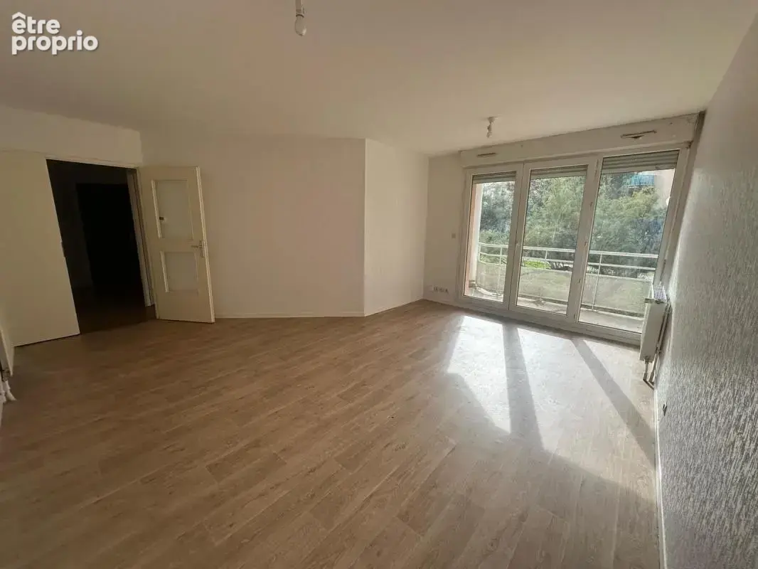 Appartement T 4  dernier étage - photo 2