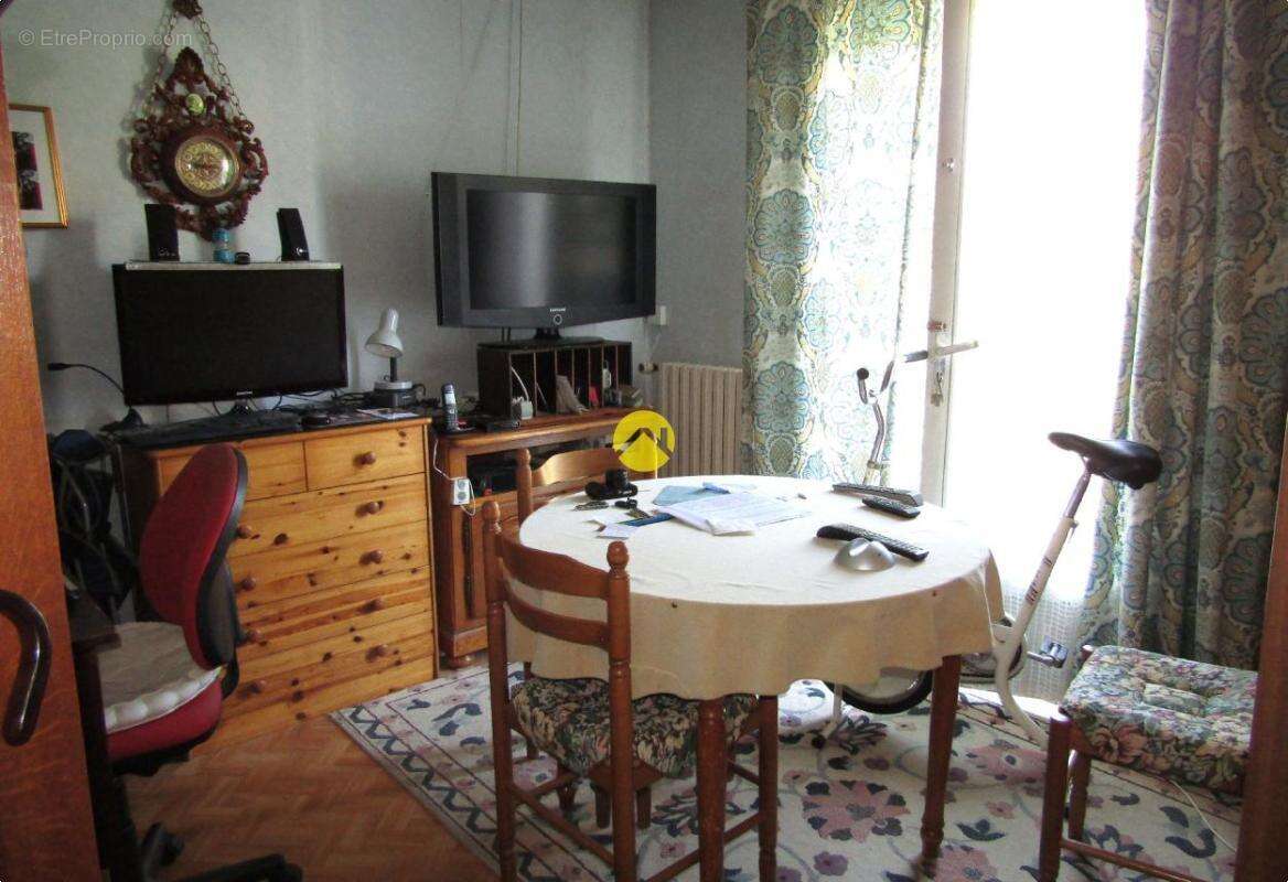 Proche tous commerces - photo 6